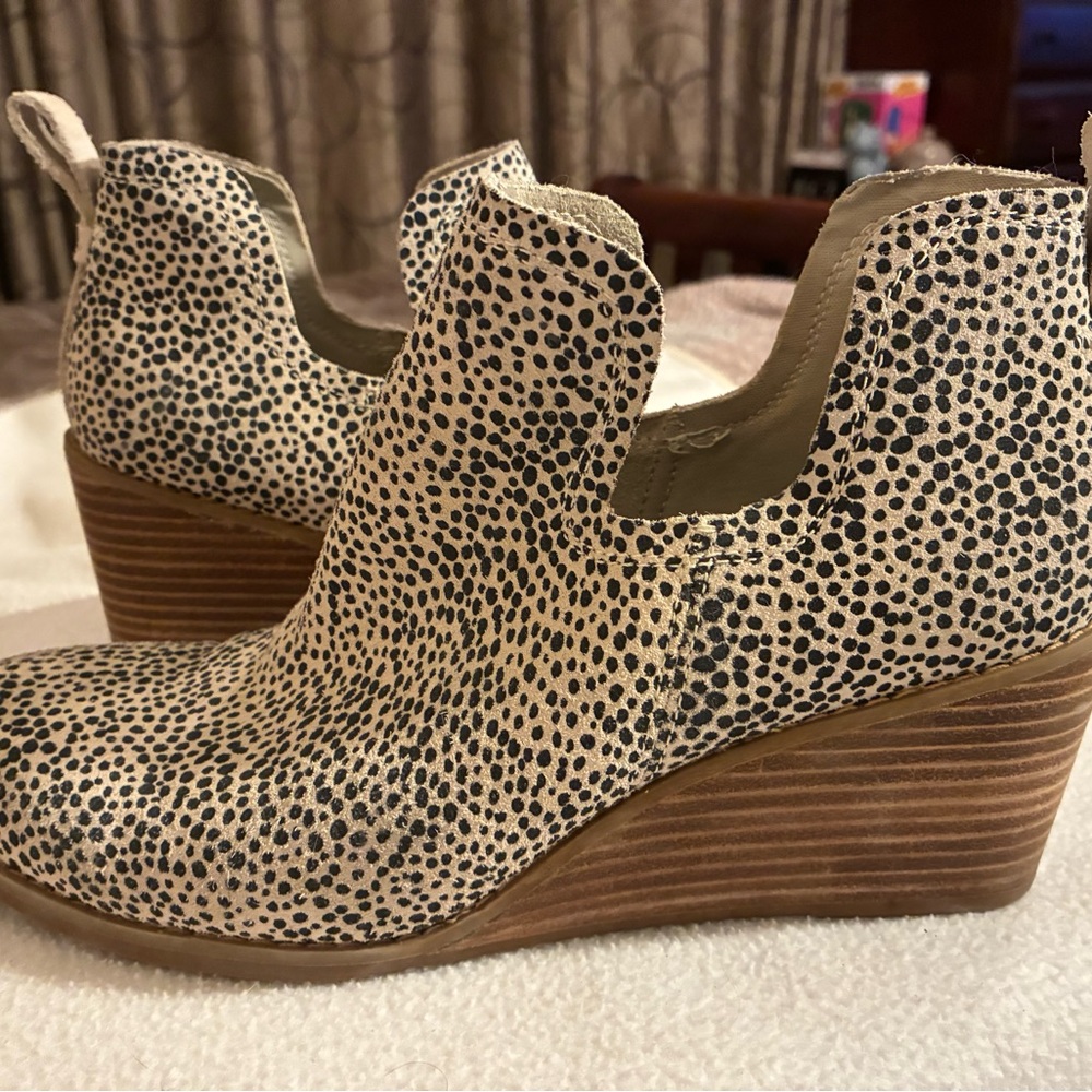 Toms "Kallie" Cheetah Wedge Ankle Boots Animal Print Slip-on Bootie Shootie 8